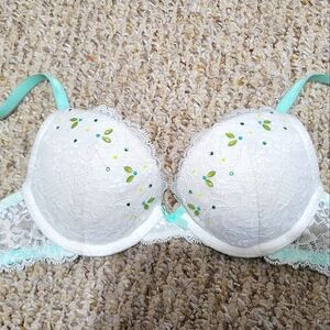 Victoria's Secret White Lace Bra With Gems